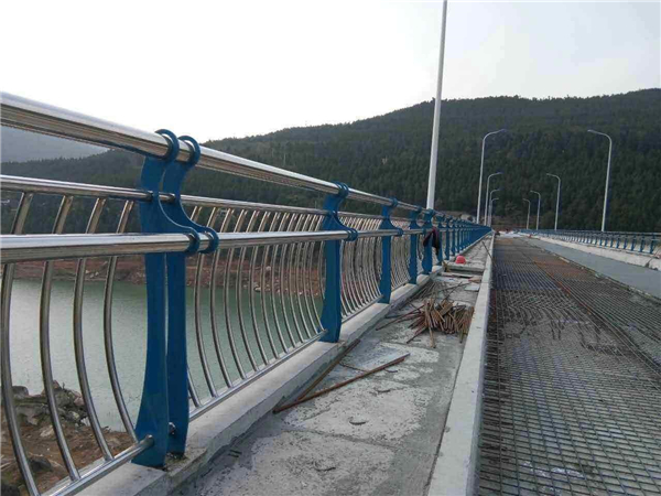 辽宁不锈钢桥梁护栏的特点及其在桥梁安全中的重要作用
