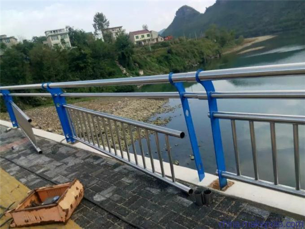 辽宁不锈钢复合管护栏是一种卓越的防护材料